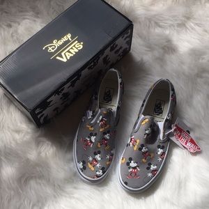 Disney VANS. Men size 7. Women Size 8.5
